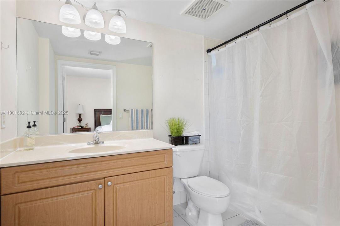 For Sale: $380,000 (2 beds, 2 baths, 891 Square Feet)