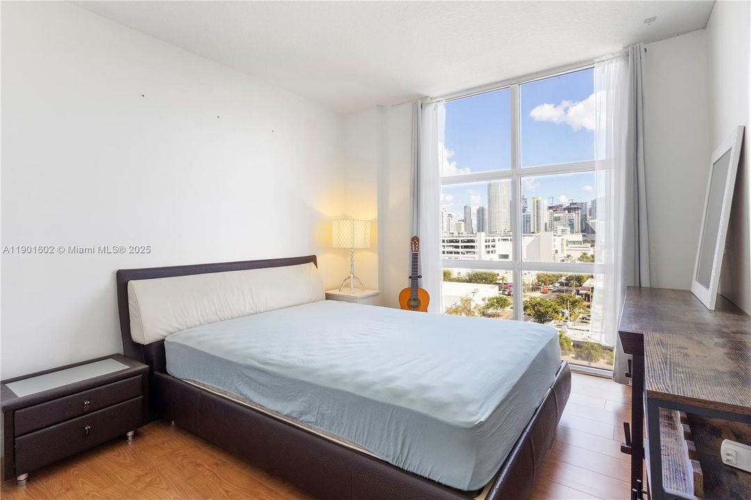 For Sale: $380,000 (2 beds, 2 baths, 891 Square Feet)