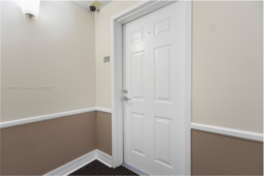 For Sale: $380,000 (2 beds, 2 baths, 891 Square Feet)