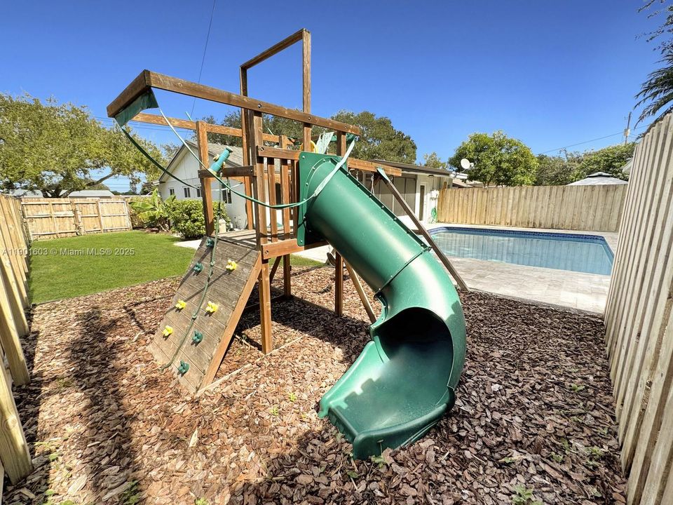 待售: $500,000 (2 贝兹, 2 浴室, 1022 平方英尺)