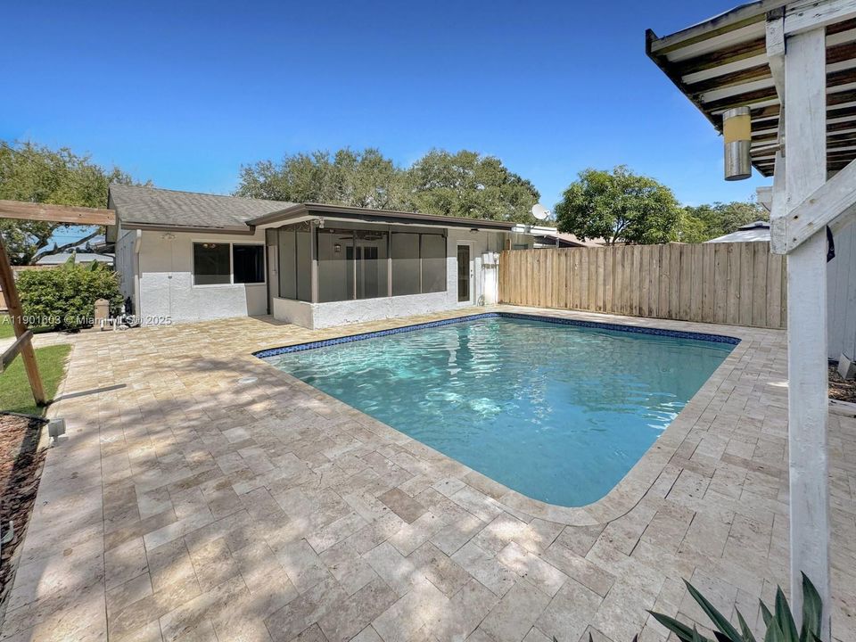 待售: $500,000 (2 贝兹, 2 浴室, 1022 平方英尺)