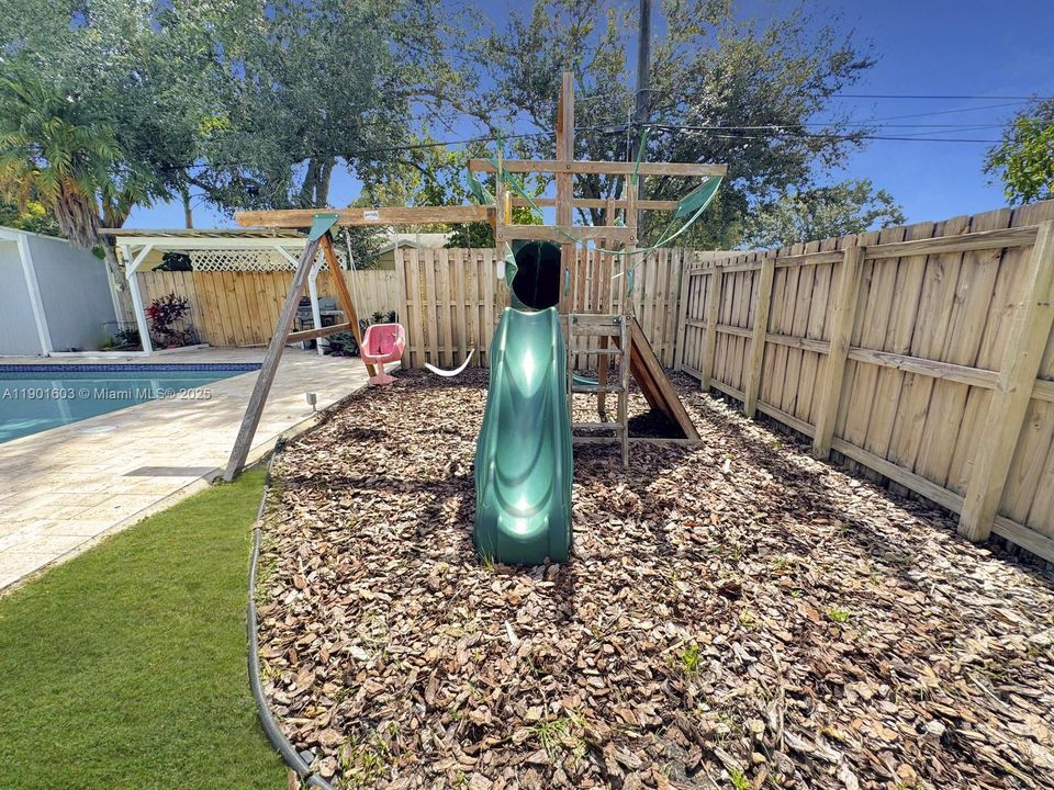 待售: $500,000 (2 贝兹, 2 浴室, 1022 平方英尺)