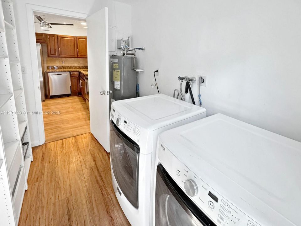 待售: $500,000 (2 贝兹, 2 浴室, 1022 平方英尺)