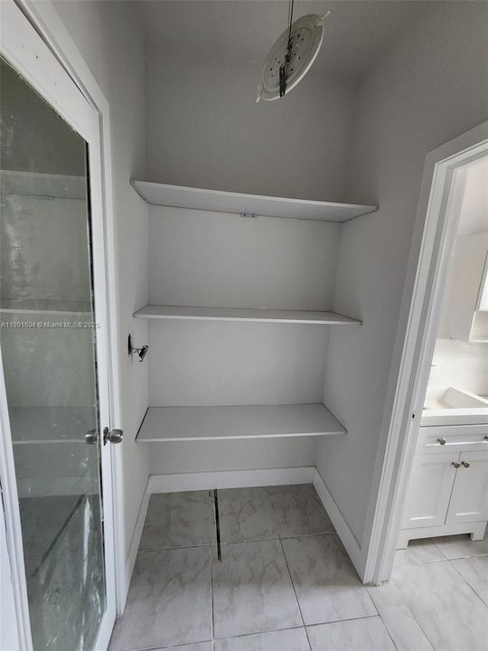 For Rent: $1,600 (0 beds, 1 baths, 6232 Square Feet)