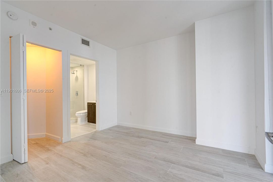 For Sale: $795,000 (2 beds, 2 baths, 924 Square Feet)