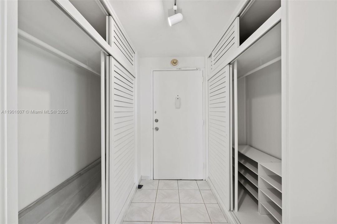 Recently Rented: $2,300 (1 beds, 1 baths, 787 Square Feet)