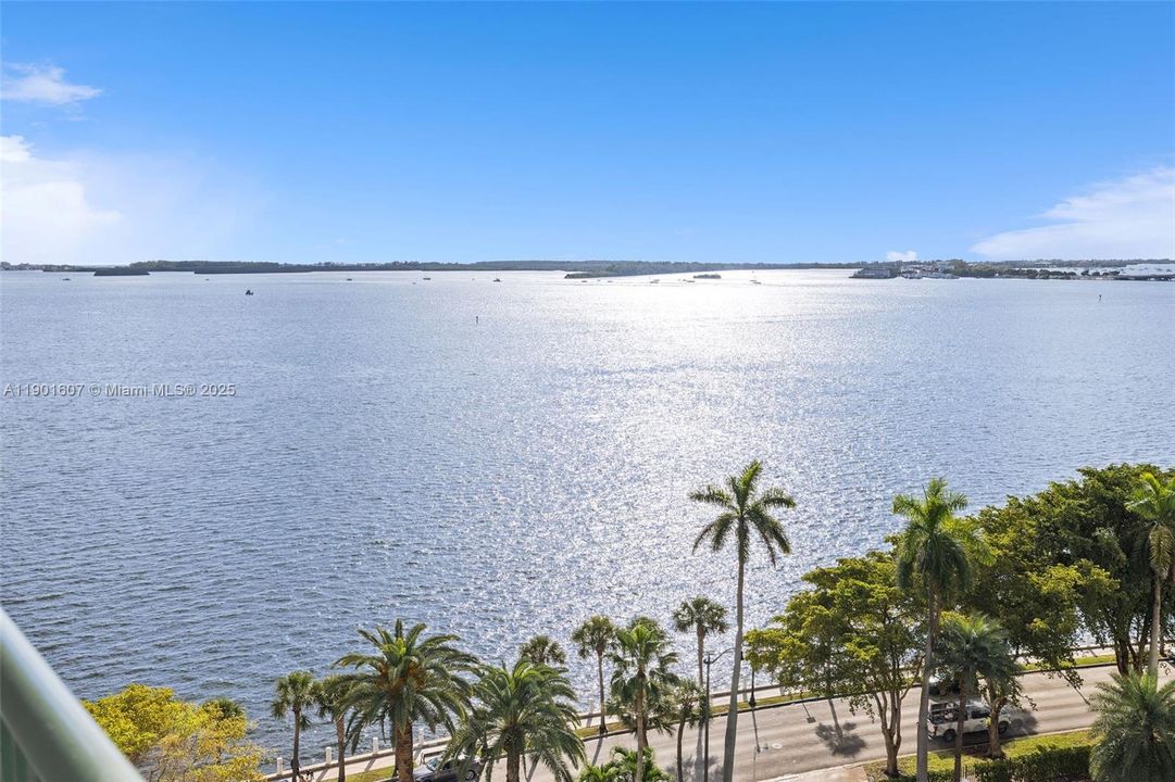 Recently Rented: $2,300 (1 beds, 1 baths, 787 Square Feet)