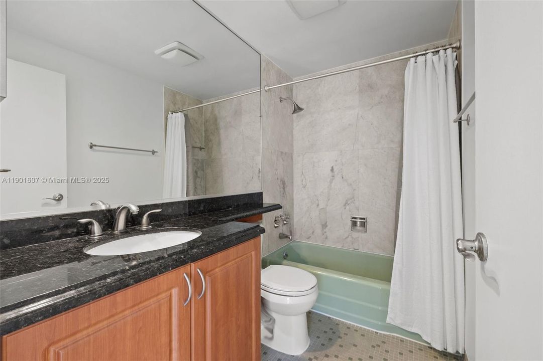 Recently Rented: $2,300 (1 beds, 1 baths, 787 Square Feet)