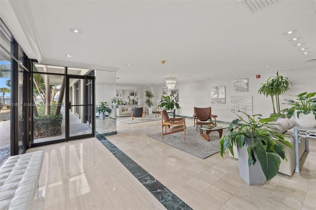 Recently Rented: $2,300 (1 beds, 1 baths, 787 Square Feet)