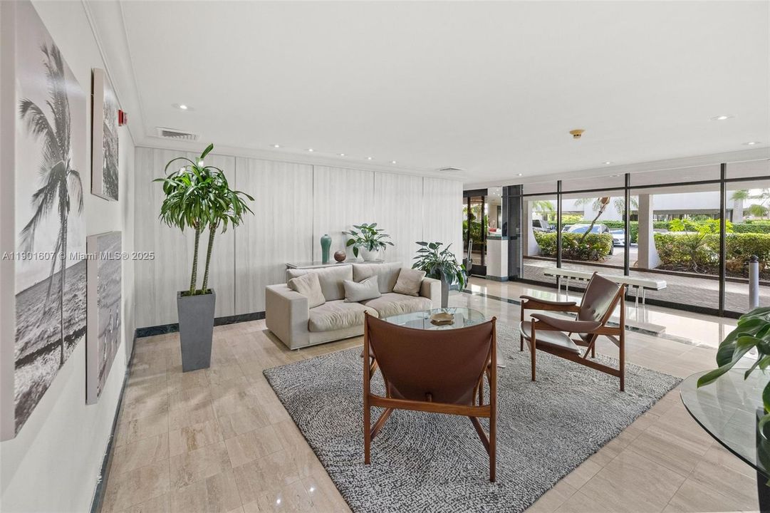 Recently Rented: $2,300 (1 beds, 1 baths, 787 Square Feet)