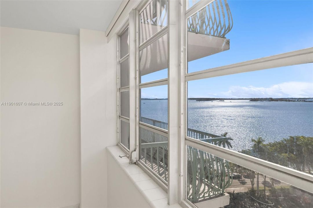 Recently Rented: $2,300 (1 beds, 1 baths, 787 Square Feet)