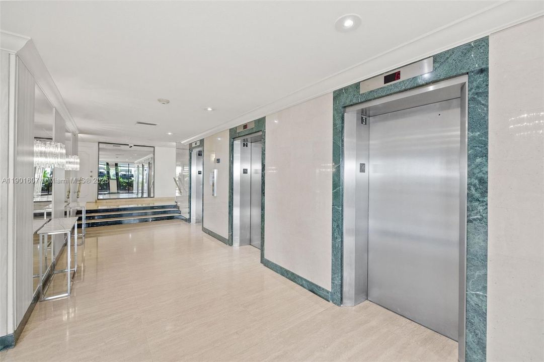 Recently Rented: $2,300 (1 beds, 1 baths, 787 Square Feet)