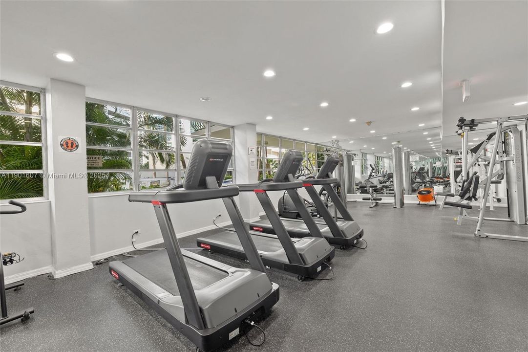 Recently Rented: $2,300 (1 beds, 1 baths, 787 Square Feet)