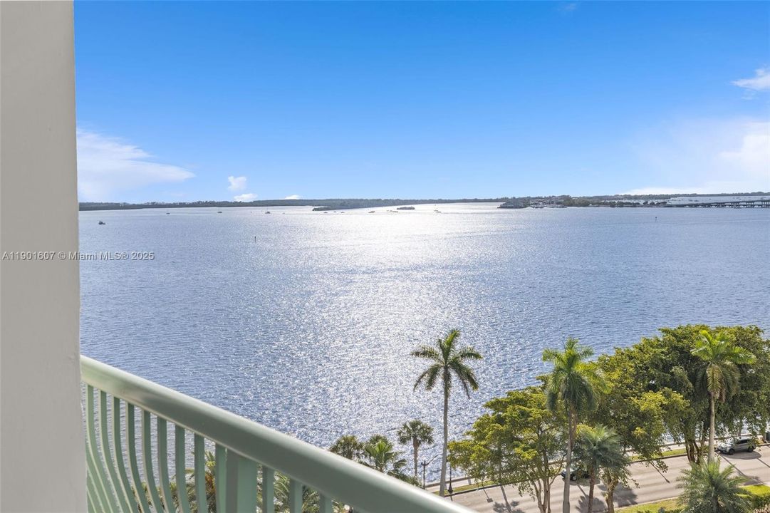 Recently Rented: $2,300 (1 beds, 1 baths, 787 Square Feet)