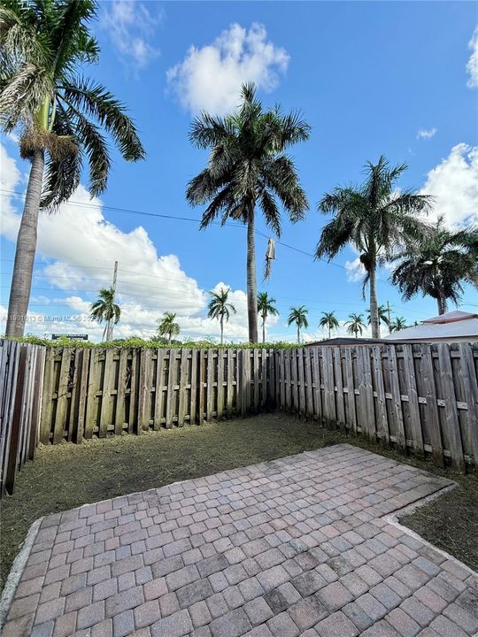 Recently Rented: $2,400 (3 beds, 2 baths, 1524 Square Feet)