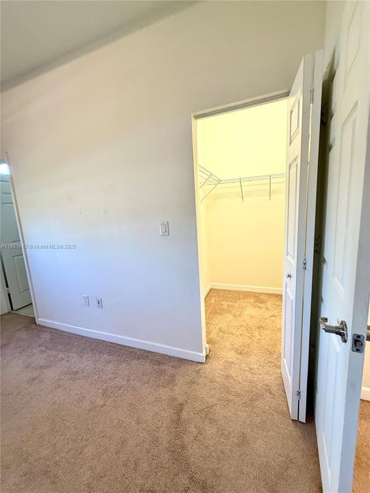 Recently Rented: $2,400 (3 beds, 2 baths, 1524 Square Feet)