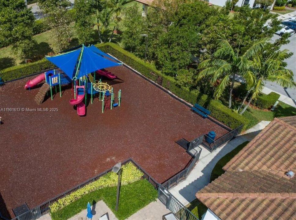 Recently Rented: $2,400 (3 beds, 2 baths, 1524 Square Feet)