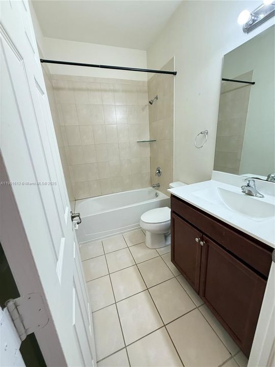 Recently Rented: $2,400 (3 beds, 2 baths, 1524 Square Feet)