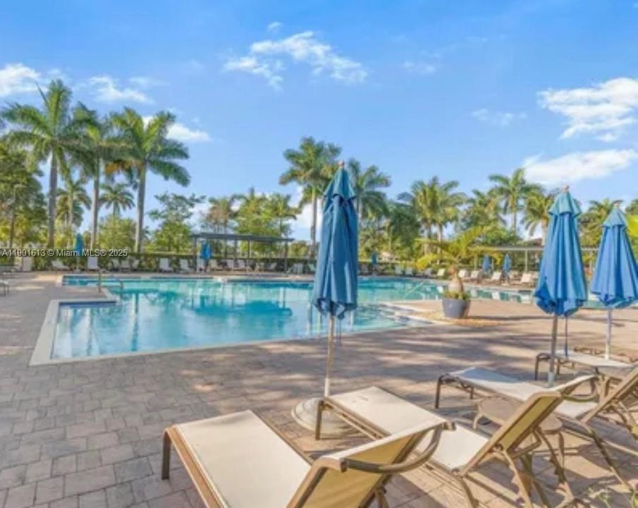 Recently Rented: $2,400 (3 beds, 2 baths, 1524 Square Feet)