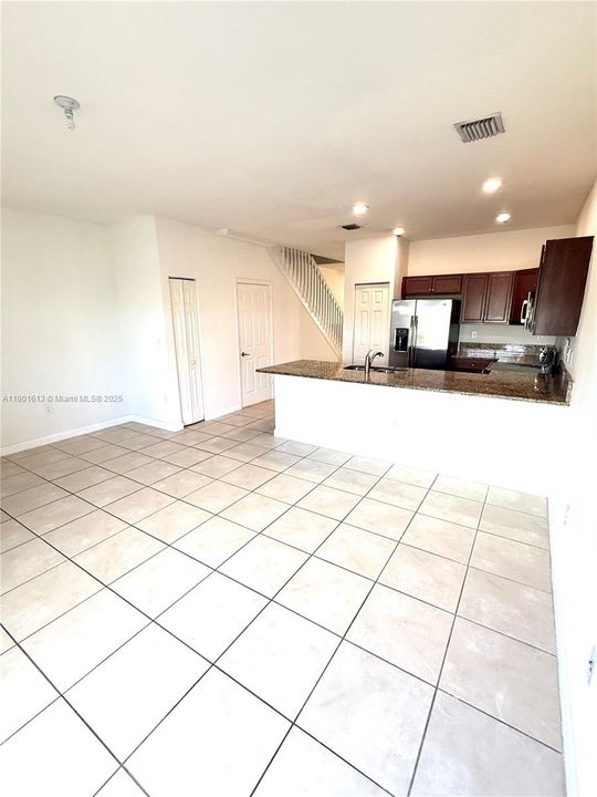 Recently Rented: $2,400 (3 beds, 2 baths, 1524 Square Feet)