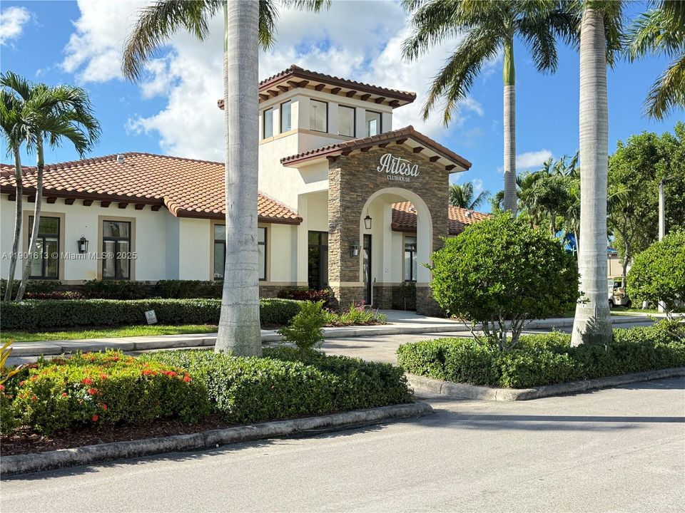 Recently Rented: $2,400 (3 beds, 2 baths, 1524 Square Feet)