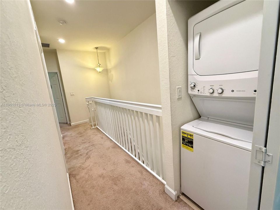 Recently Rented: $2,400 (3 beds, 2 baths, 1524 Square Feet)