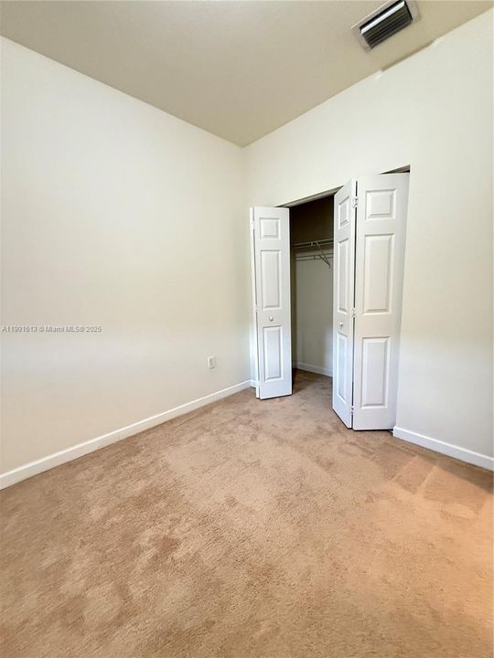 Recently Rented: $2,400 (3 beds, 2 baths, 1524 Square Feet)