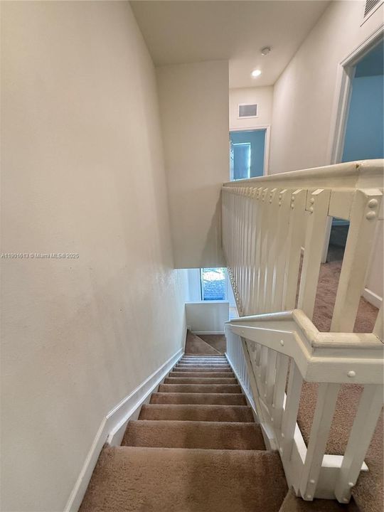 Recently Rented: $2,400 (3 beds, 2 baths, 1524 Square Feet)