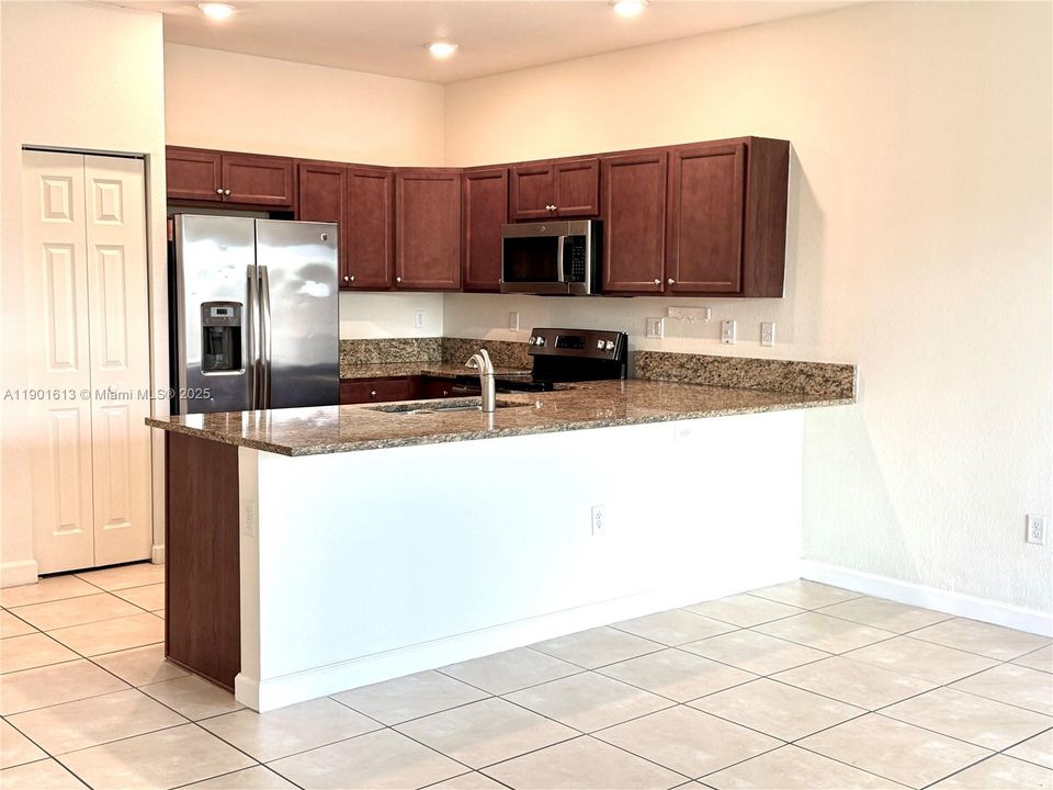 Recently Rented: $2,400 (3 beds, 2 baths, 1524 Square Feet)