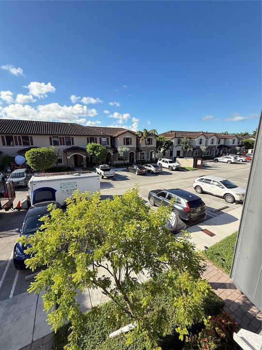 Recently Rented: $2,400 (3 beds, 2 baths, 1524 Square Feet)