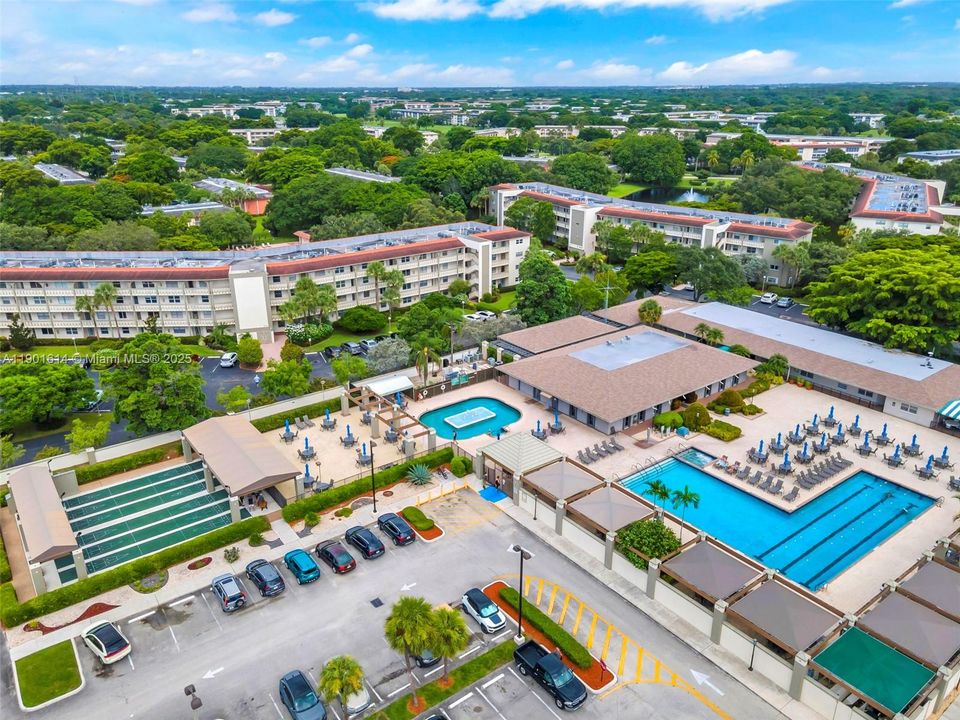 合同活跃: $1,600 (2 贝兹, 2 浴室, 1156 平方英尺)