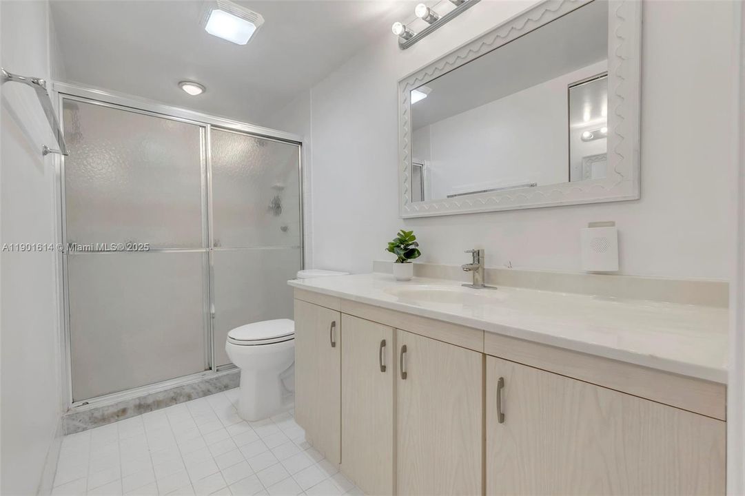 合同活跃: $1,600 (2 贝兹, 2 浴室, 1156 平方英尺)