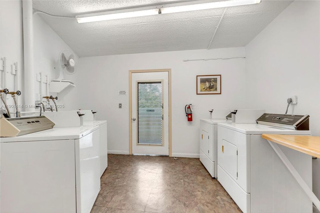 合同活跃: $1,600 (2 贝兹, 2 浴室, 1156 平方英尺)