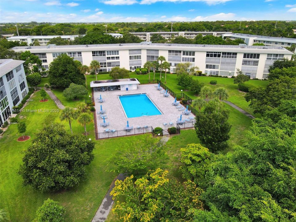 合同活跃: $1,600 (2 贝兹, 2 浴室, 1156 平方英尺)