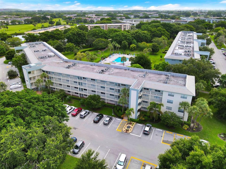 合同活跃: $1,600 (2 贝兹, 2 浴室, 1156 平方英尺)