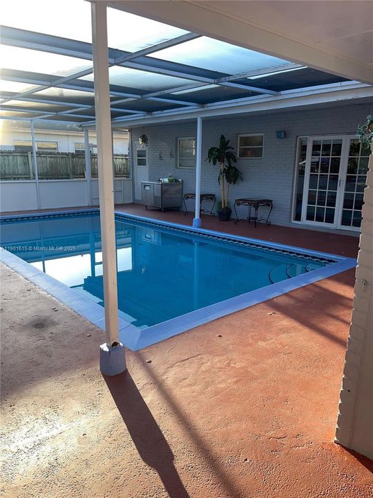 For Sale: $590,000 (3 beds, 2 baths, 1789 Square Feet)