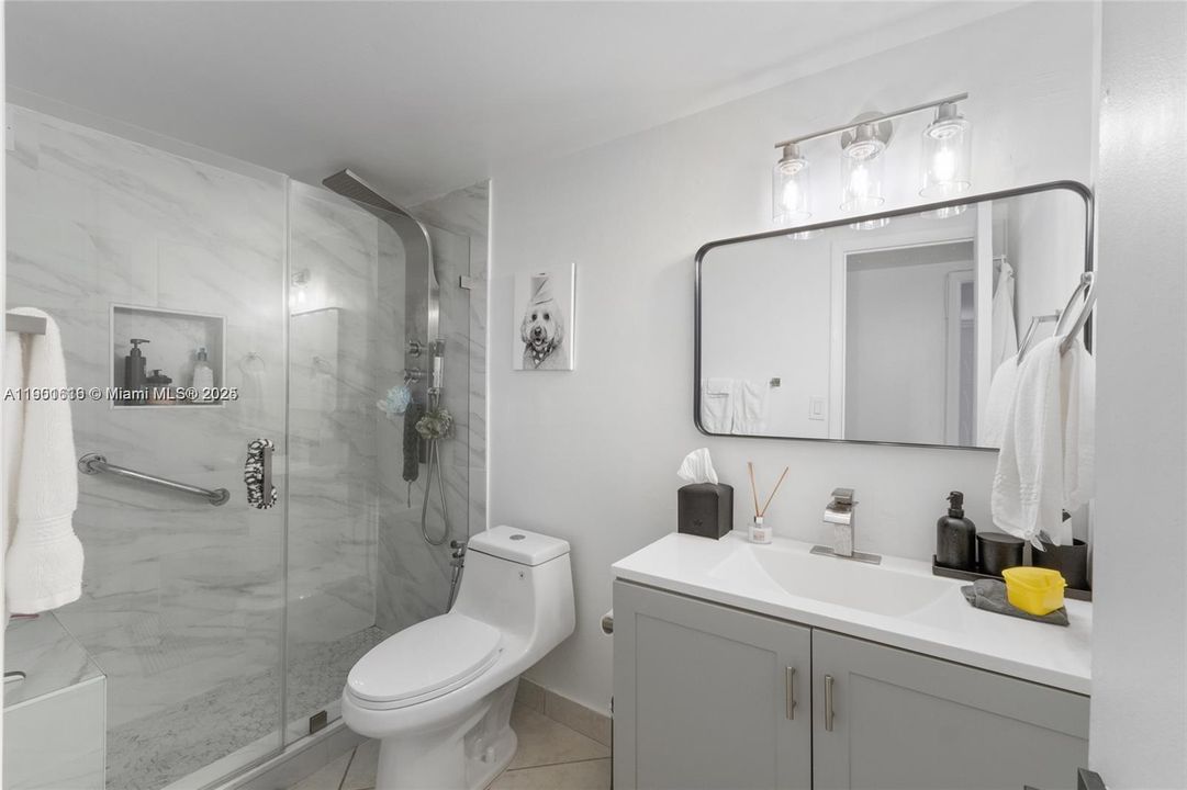 最近租的: $2,600 (1 贝兹, 1 浴室, 827 平方英尺)