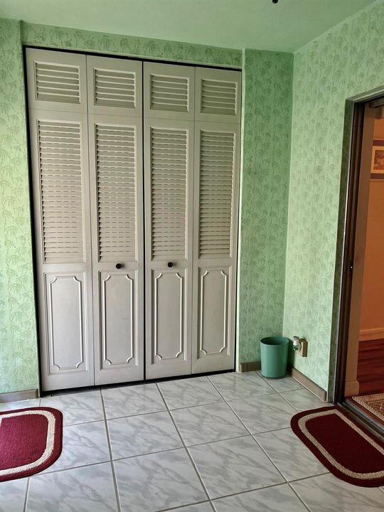 washer/dryer closet