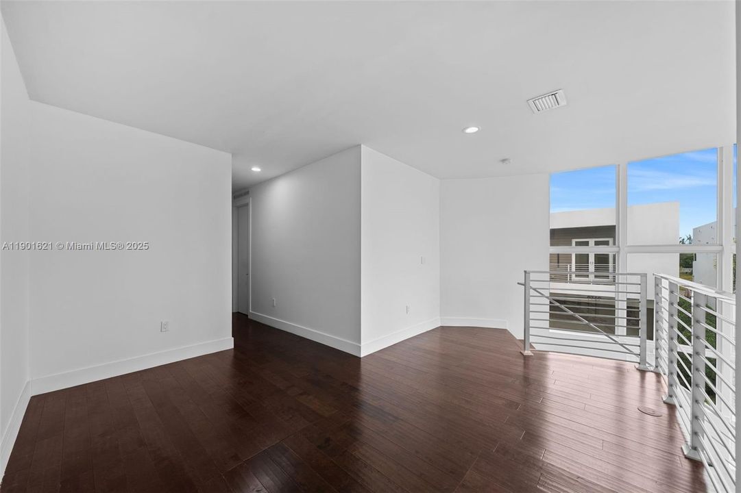 En Venta: $1,400,000 (4 camas, 4 baños, 3030 Pies cuadrados)