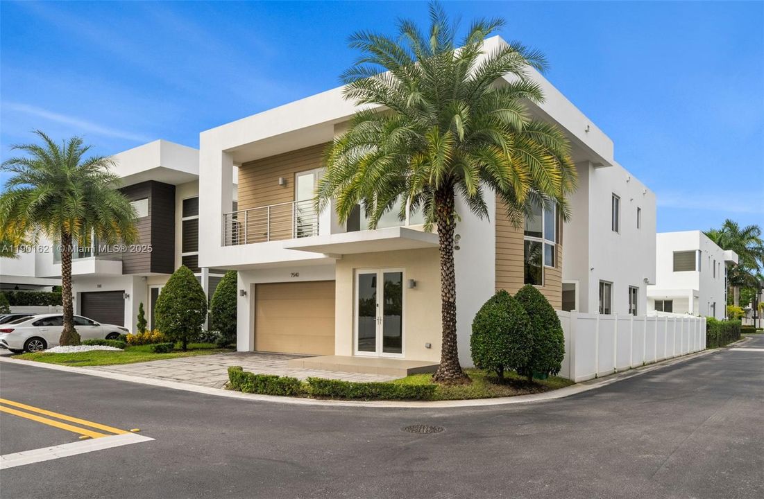 En Venta: $1,400,000 (4 camas, 4 baños, 3030 Pies cuadrados)