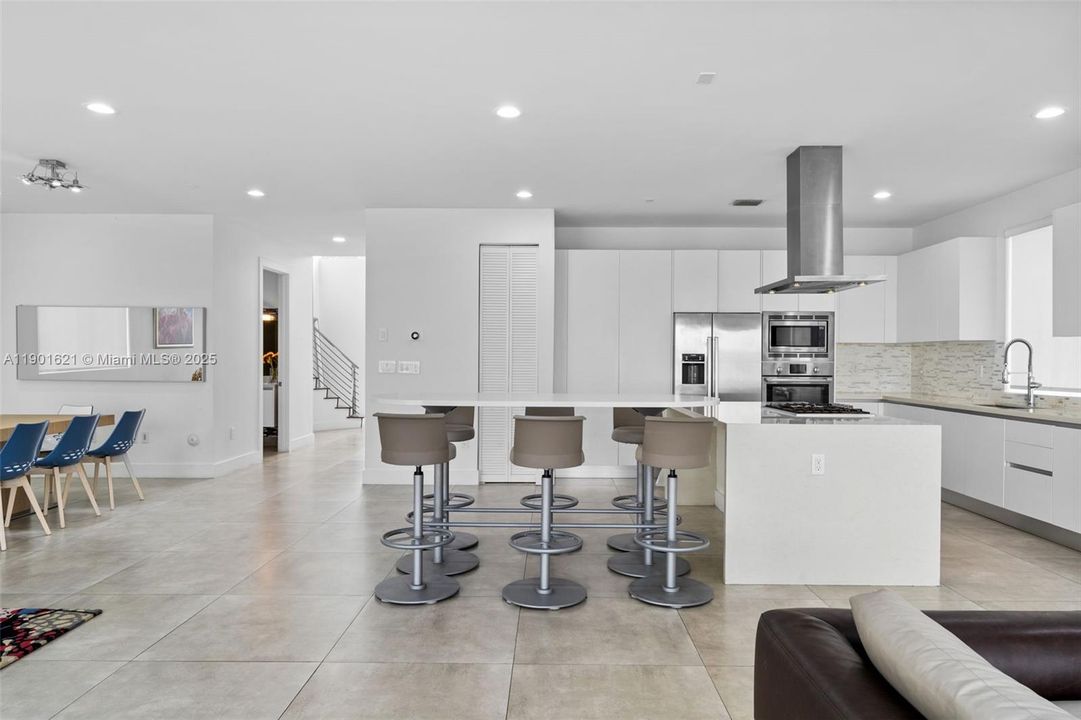 En Venta: $1,400,000 (4 camas, 4 baños, 3030 Pies cuadrados)