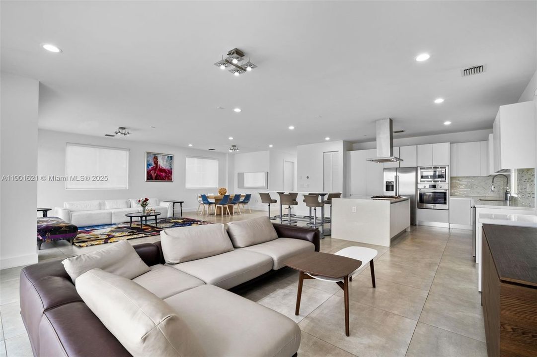 En Venta: $1,400,000 (4 camas, 4 baños, 3030 Pies cuadrados)