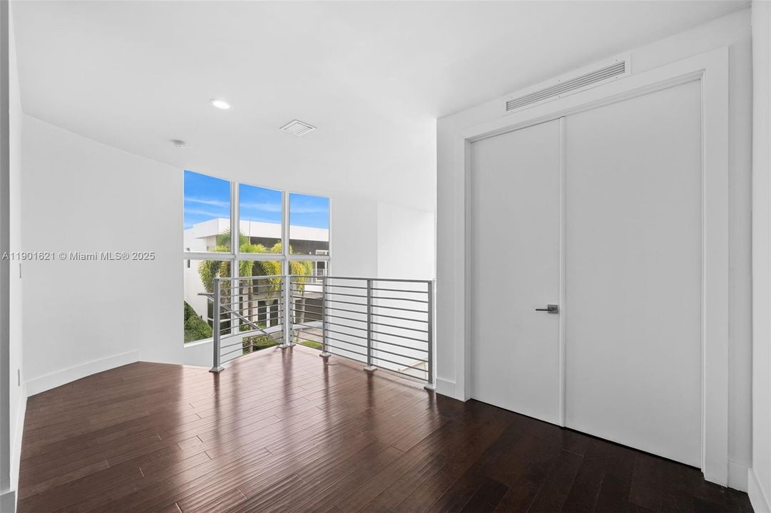 En Venta: $1,400,000 (4 camas, 4 baños, 3030 Pies cuadrados)