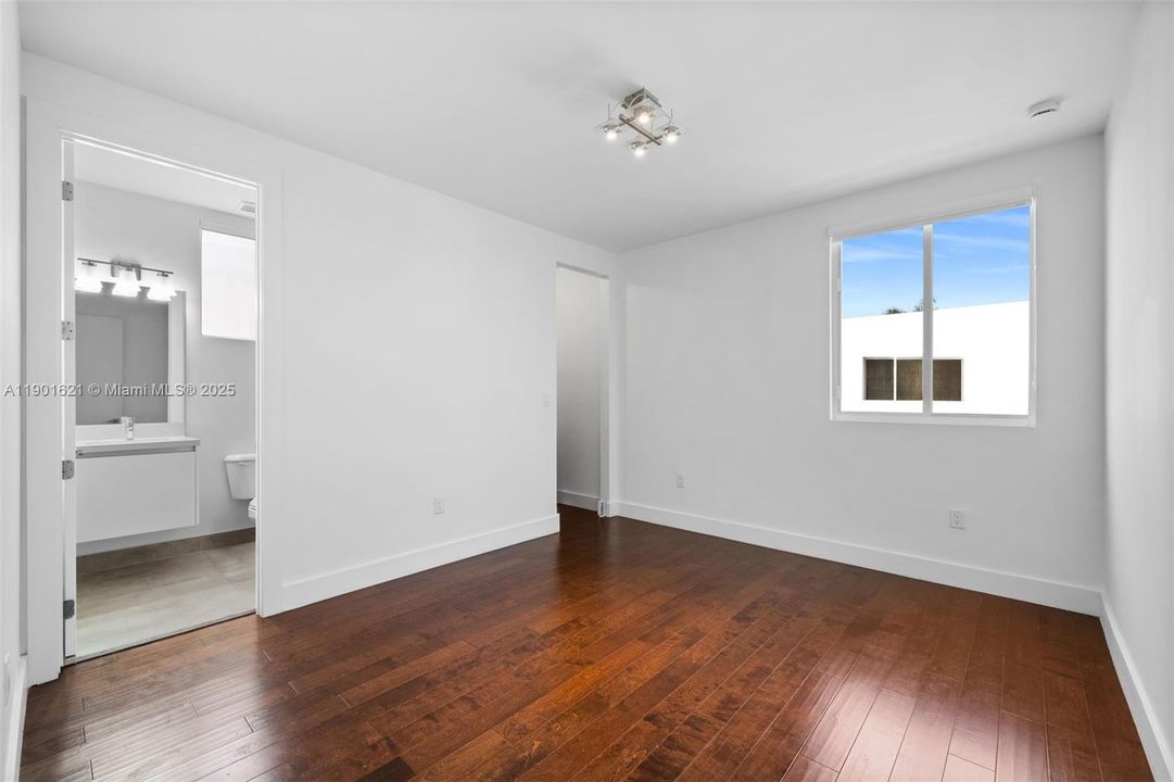 En Venta: $1,400,000 (4 camas, 4 baños, 3030 Pies cuadrados)