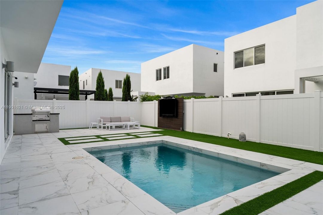 En Venta: $1,400,000 (4 camas, 4 baños, 3030 Pies cuadrados)