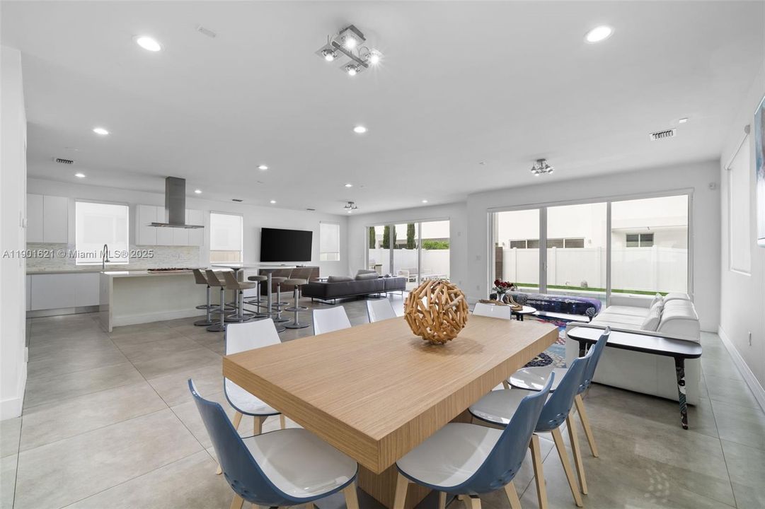 En Venta: $1,400,000 (4 camas, 4 baños, 3030 Pies cuadrados)