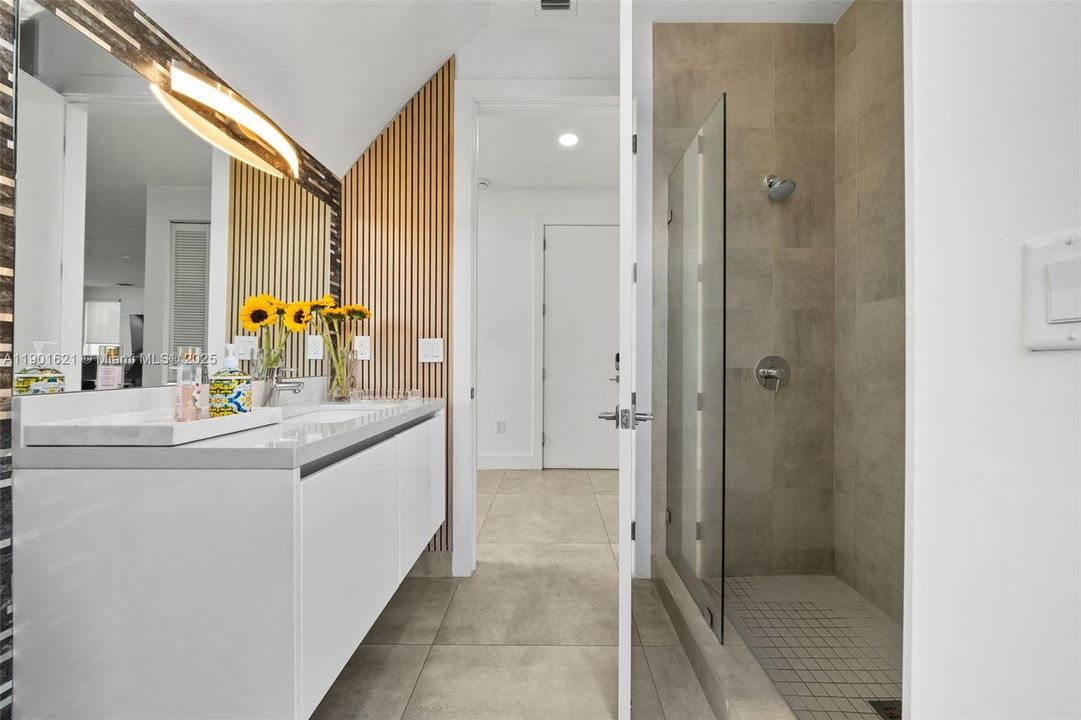 En Venta: $1,400,000 (4 camas, 4 baños, 3030 Pies cuadrados)