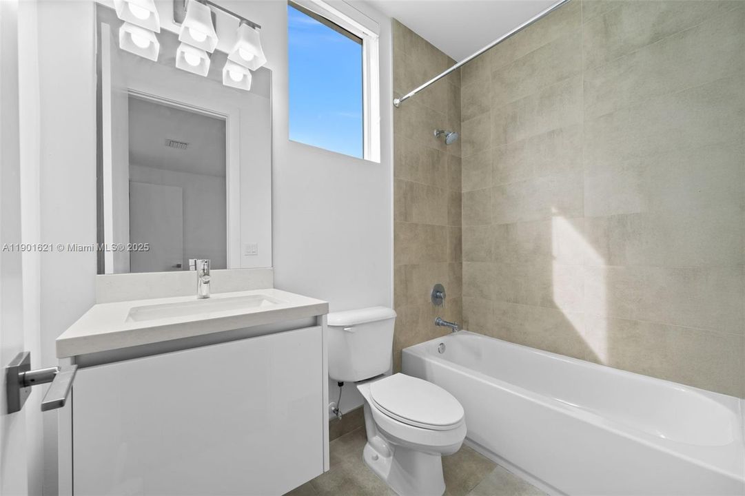 En Venta: $1,400,000 (4 camas, 4 baños, 3030 Pies cuadrados)