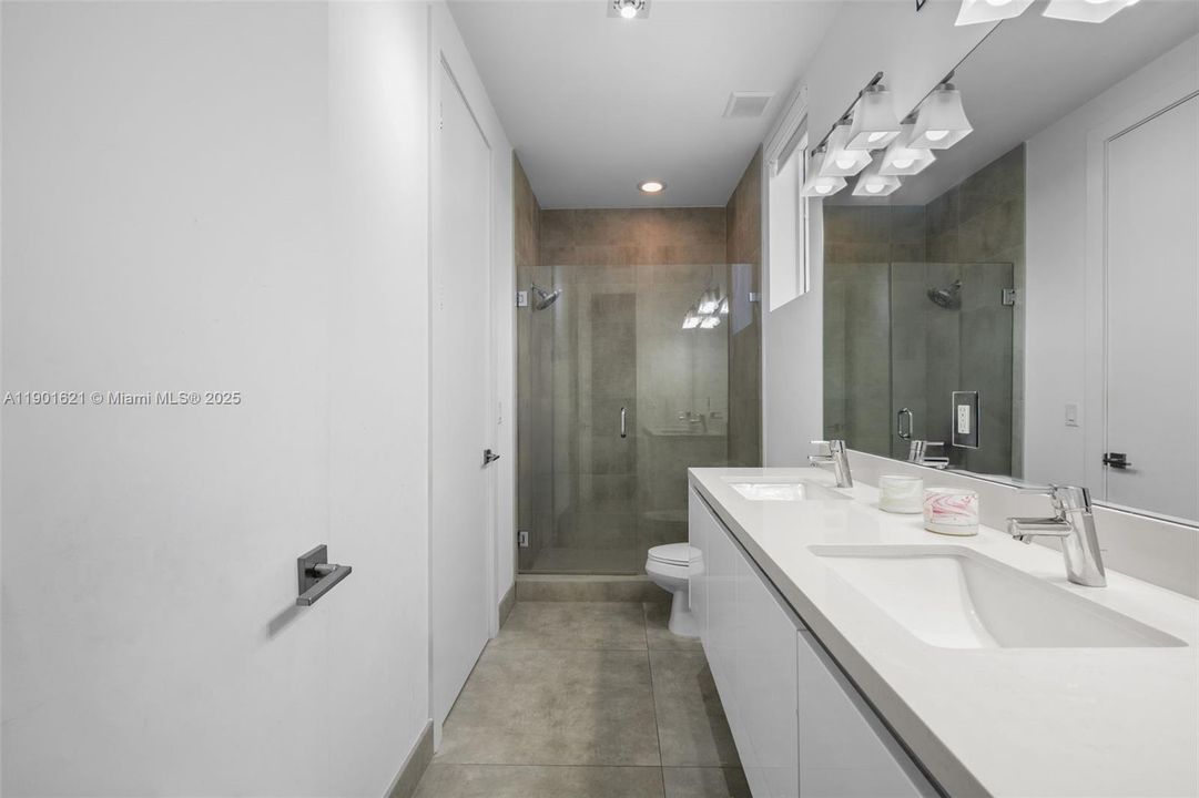 En Venta: $1,400,000 (4 camas, 4 baños, 3030 Pies cuadrados)