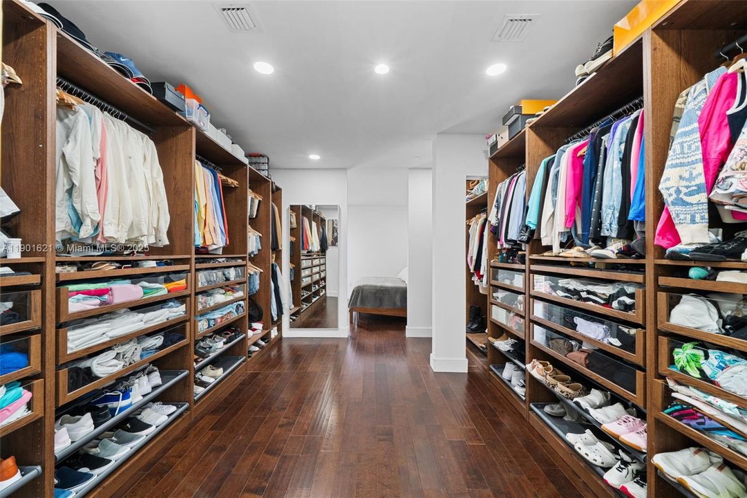 En Venta: $1,400,000 (4 camas, 4 baños, 3030 Pies cuadrados)